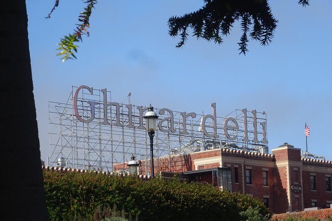 Fisherman's Wharf Self-Guided Walking Tour and Hunt - Ghirardelli Square and the challenge rhythm