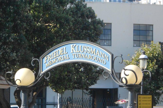 Fisherman's Wharf Self-Guided Walking Tour and Hunt - Up Russian Hill to George Sterling Park: the lookouts earn the climb