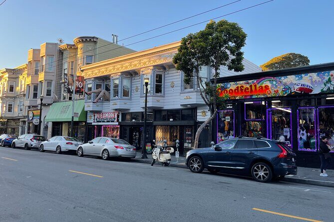 Hippie Haight-Ashbury and True Crime Tour - Stop 6: The Haight-Ashbury 4:20 clock photo stop