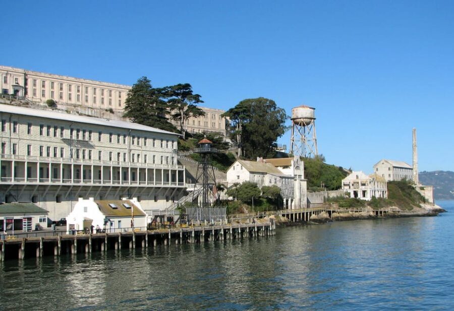 San Francisco: Alcatraz Island & Guided Muir Woods Tour - A Sausalito Break for Bay Air and Easy Photo Angles