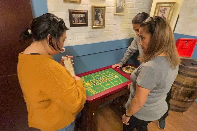 San Francisco: Gangster-Themed Escape Room at PIER 39 - The set design: why decor and clue design feel connected