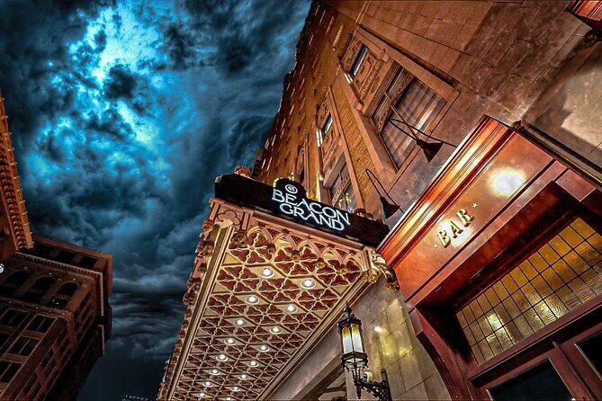 San Francisco Ghost Tours: Gold and Ghouls Tour - Union Square to Sir Francis Drake: a 90-minute spooky loop