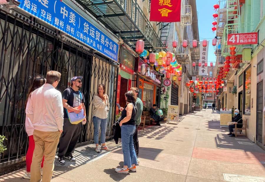 San Francisco: Secret Food Tour of North Beach and Chinatown - North Beach Pizza and the Pacific Bay Surprise