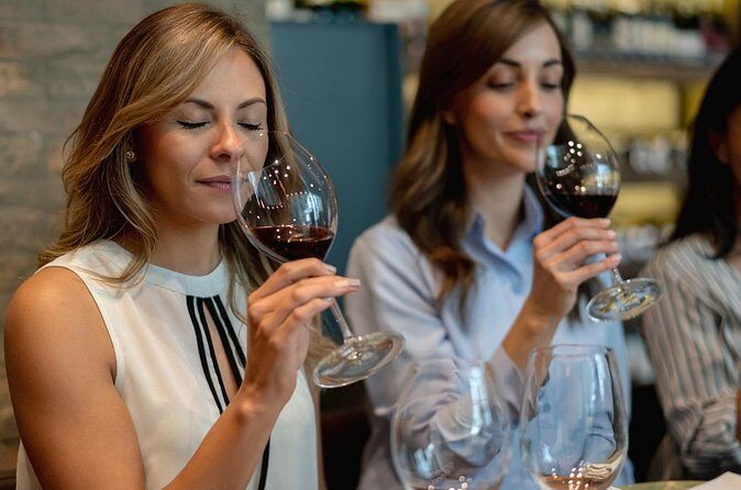 San Francisco Wine Tour with a Local Expert: 6 Tastings 100% Personalized - Exploring urban wineries and tasting rooms without leaving the city