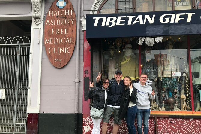 "Summer of Love" tour in Haight-Ashbury in French - The Street Stories: Janis Joplin, Jimi Hendrix, the Grateful Dead, and the Hells Angels
